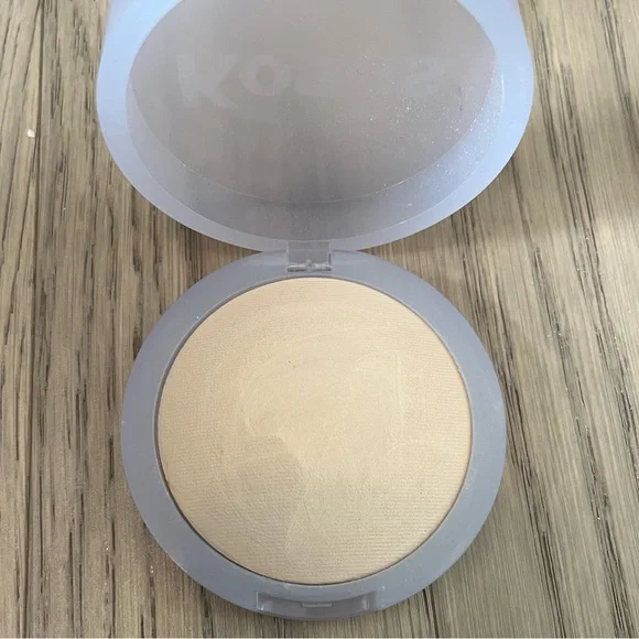 Kosas Cloud Set Baked Setting & Smoothing Powder - Picture 2 of 3